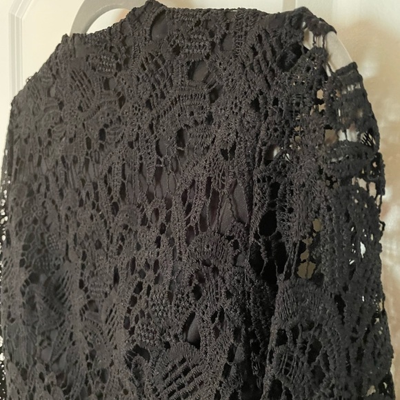 🎉 2x Host Pick! 🎉 Boohoo Black Flare Sleeve Lace Crochet Crop Top - Size 6 - Picture 10 of 13